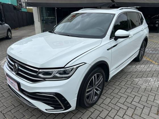 VOLKSWAGEN TIGUAN 2.0 300 TSI GASOLINA ALLSPACE R-LINE AUTOMÁTICO VOLKSWAGEN TIGUAN 2.0 300 TSI GASOLINA ALLSPACE R-LINE AUTOMÁTICO